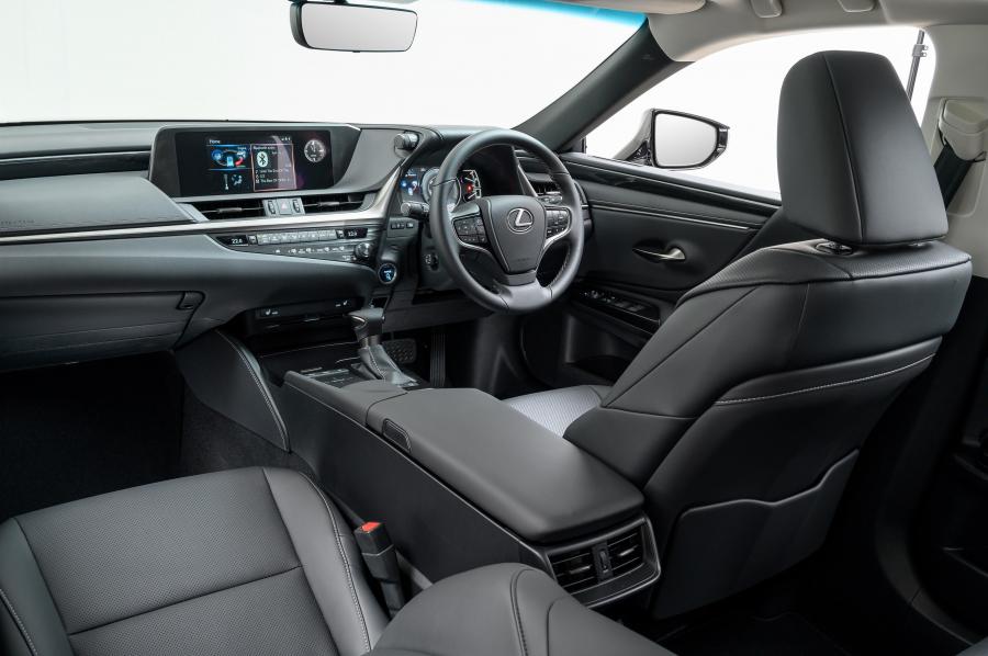 Торпедо Lexus ES300h 2018 года  (ZA) (фото 43 из 45)